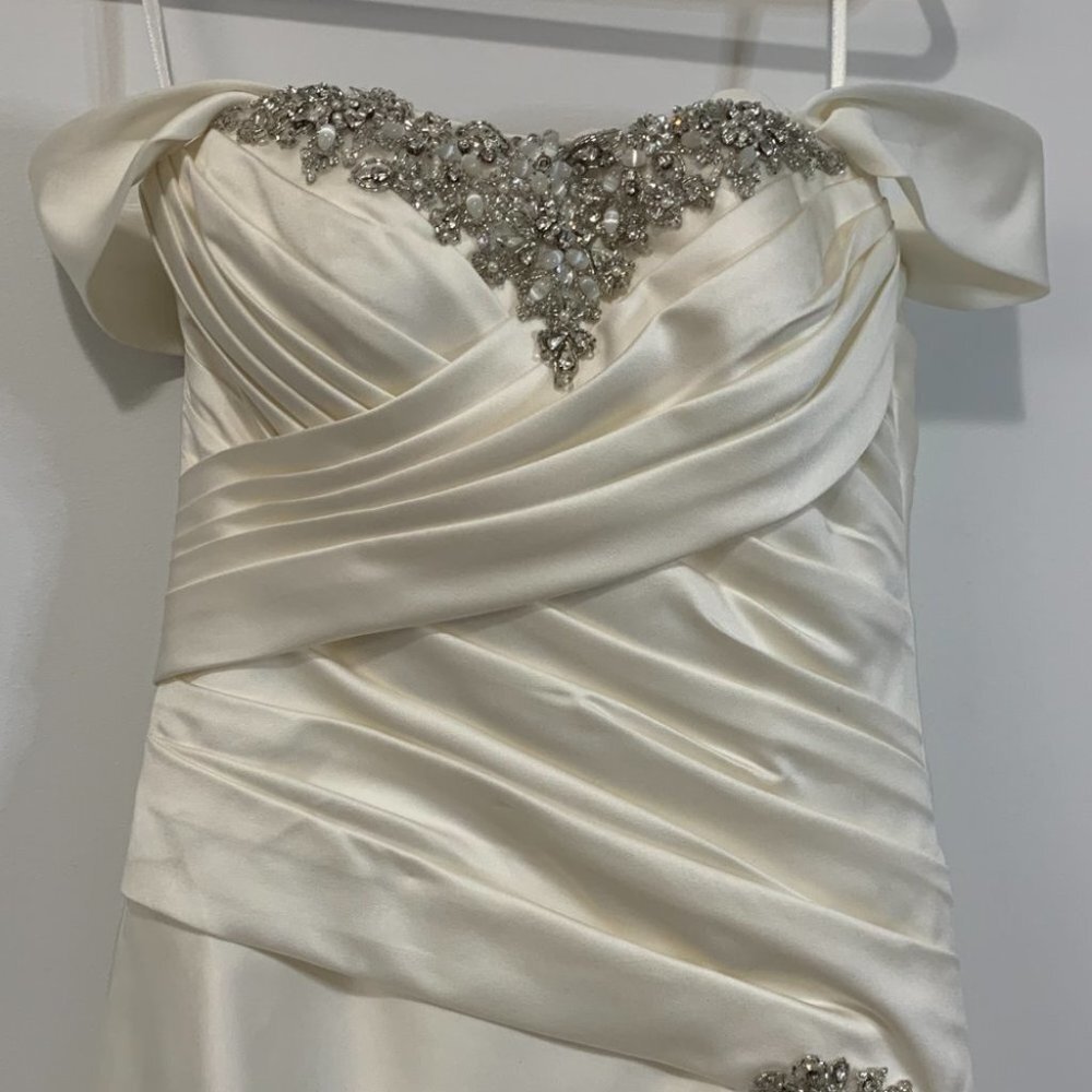 BEAUTIFUL Lace Up Off Shoulder Wedding Dress | Corset Back | A-Line Tulle Gown - Picture 7 of 15